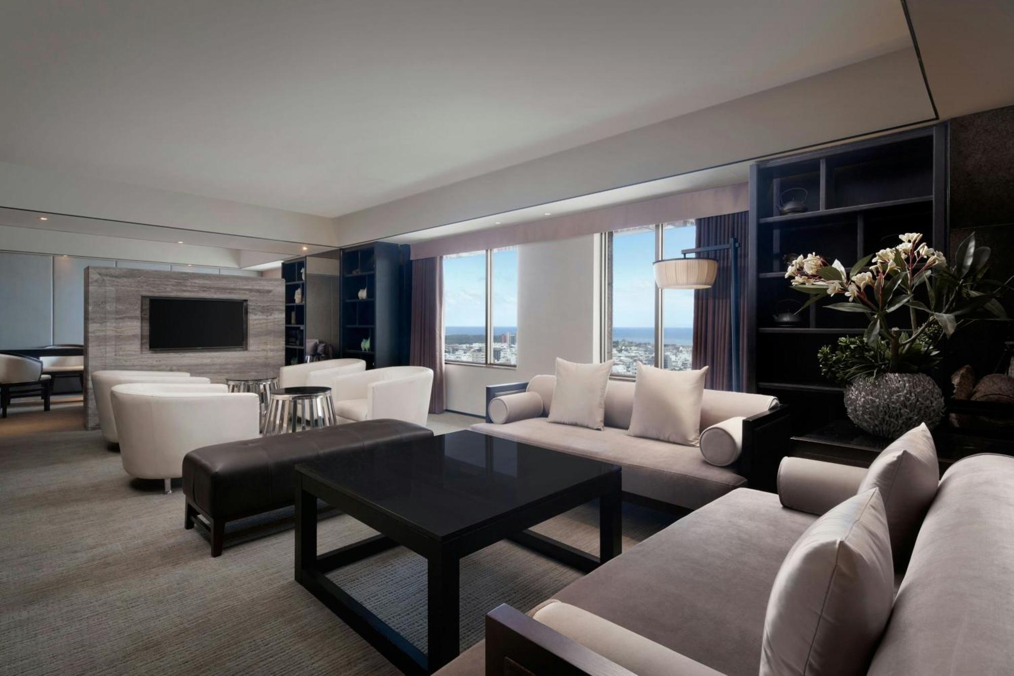 台东桂田喜来登酒店 T'ai-tung 外观 照片 A living room in a suite at the Ritz-Carlton, Dubai